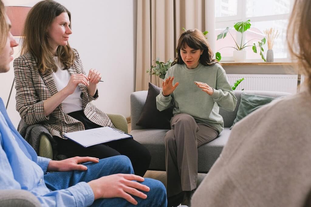 Parallel Free Counselling Service 2 pexels shvets production 7176298 The AM to PM Wellbeing Service
